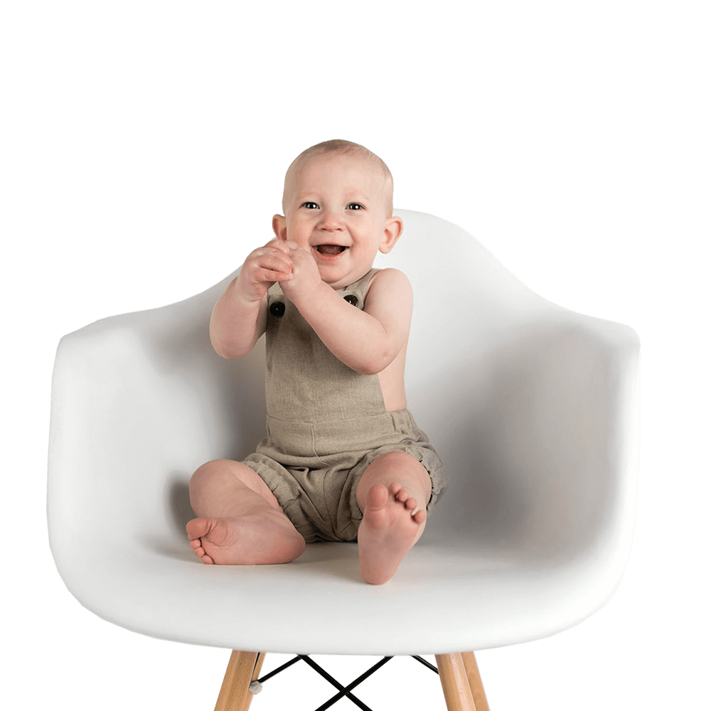 Bébé sur une chaise